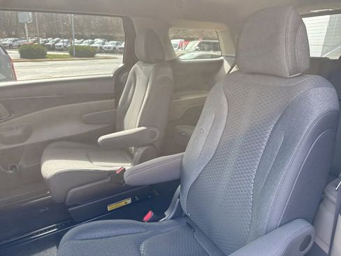 New 2026 Kia Carnival LX image 21