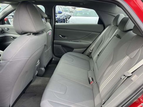 Used 2025 Hyundai Elantra SEL image 10