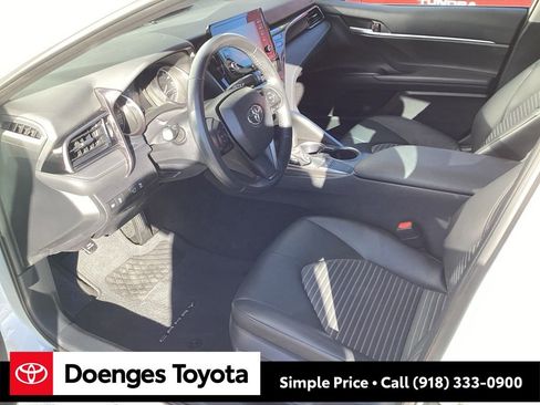 Used 2024 Toyota Camry SE image 12