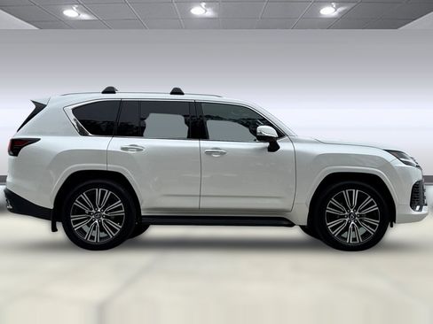 New 2026 Lexus LX 600 4WD w/ Luxury Package image 7