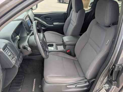 Used 2022 Nissan Frontier S w/ Technology Package RWD image 2