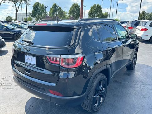 Used 2018 Jeep Compass Latitude w/ Popular Equipment Group AWD/4WD image 5