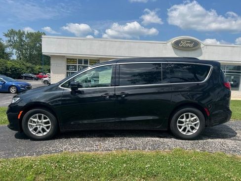 Used 2022 Chrysler Pacifica Touring-L FWD image 5