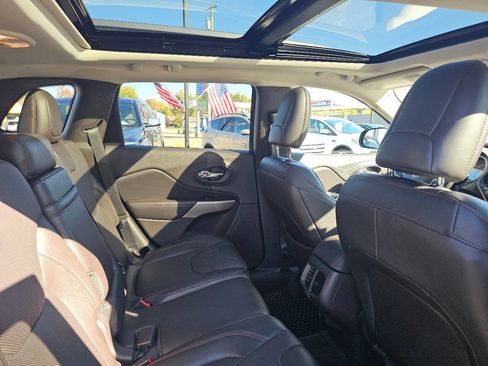 Used 2017 Jeep Cherokee Trailhawk image 32