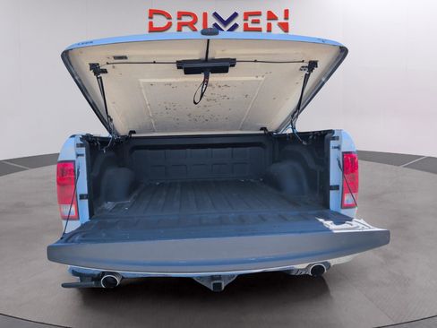 Used 2018 RAM 1500 SLT image 33