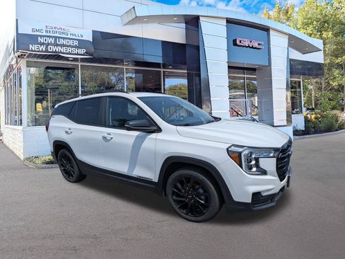 Certified 2023 GMC Terrain SLE w/ Driver Convenience Package FWD image 1
