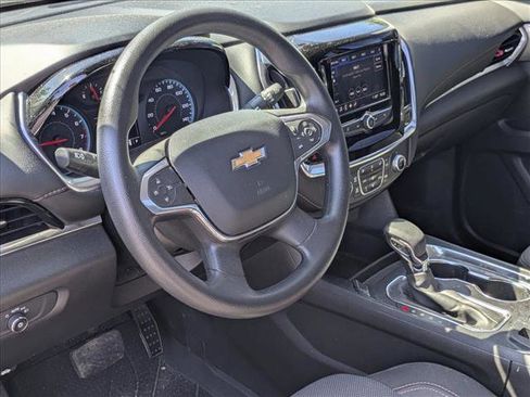 Used 2021 Chevrolet Traverse LS FWD image 6