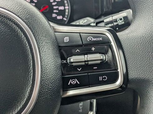 Used 2023 Kia Sorento LX image 25