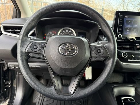 Used 2022 Toyota Corolla LE image 11