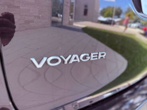 Used 2023 Chrysler Voyager LX image 35