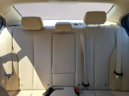 Used 2014 BMW 320i Sedan RWD image 17