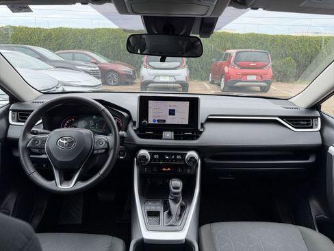 Used 2025 Toyota RAV4 XLE image 33