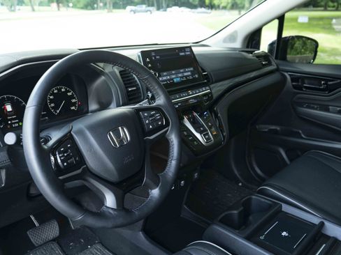 Used 2025 Honda Odyssey Elite image 16