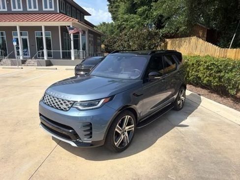 Used 2023 Land Rover Discovery Metropolitan Edition AWD/4WD image 3