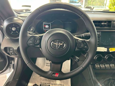 New 2025 Toyota GR86 image 13