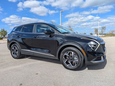 Certified 2023 Kia Sportage LX image 2