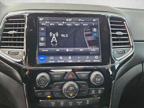 Used 2020 Jeep Grand Cherokee Altitude RWD image 11