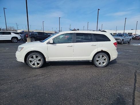 Used 2010 Dodge Journey SXT w/ Flexible Seating Group image 1