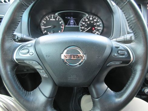 Used 2020 Nissan Pathfinder SV AWD/4WD image 23