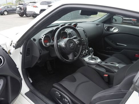 Used 2020 Nissan 370Z Coupe RWD image 20