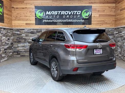 Used 2017 Toyota Highlander XLE AWD/4WD image 8