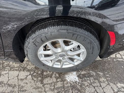 Used 2024 Chrysler Pacifica Touring-L image 15