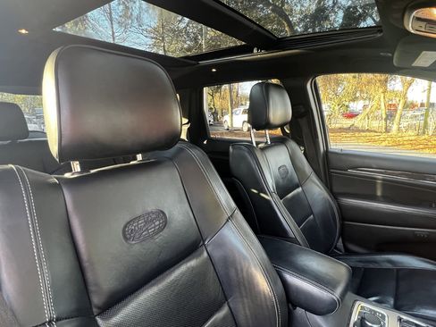 Used 2017 Jeep Grand Cherokee Overland image 46