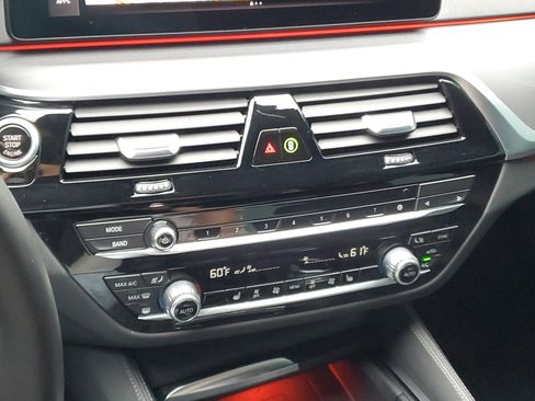 Used 2022 BMW 540i xDrive w/ M Sport Package image 19