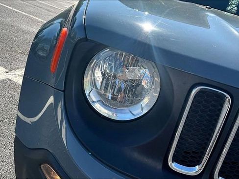 Used 2018 Jeep Renegade Latitude FWD image 29
