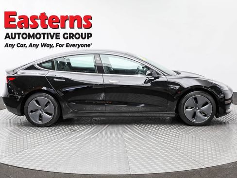 Used 2019 Tesla Model 3 Standard Range image 4