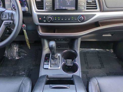 Certified 2018 Toyota Highlander LE FWD image 19