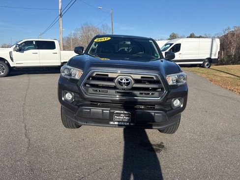 Used 2017 Toyota Tacoma SR5 image 8