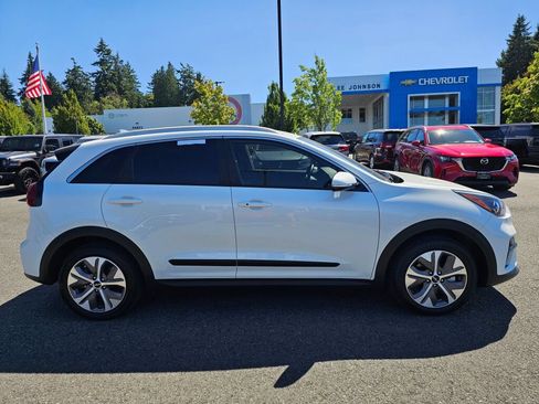 Certified 2022 Kia Niro EX FWD image 4