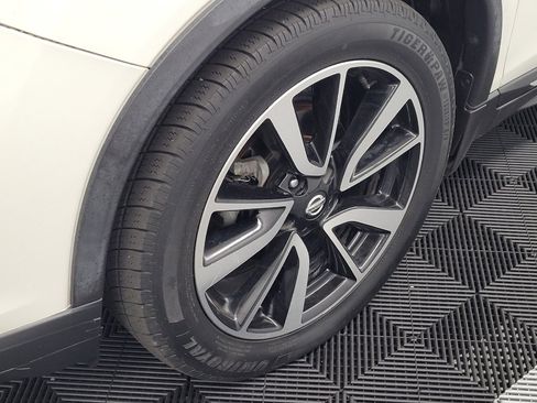 Used 2020 Nissan Rogue SL FWD image 31
