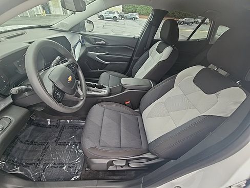 Used 2024 Chevrolet Trax LS image 7