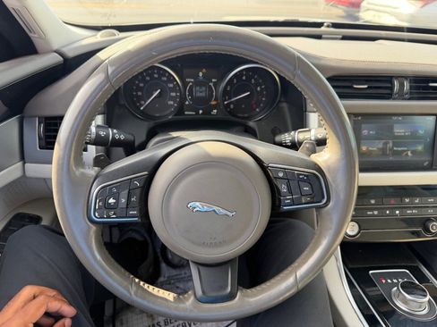 Used 2016 Jaguar XF Prestige RWD image 24