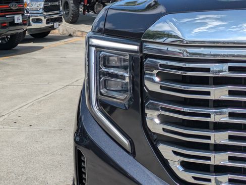 Used 2023 GMC Sierra 1500 Denali w/ Denali Reserve Package AWD/4WD image 9