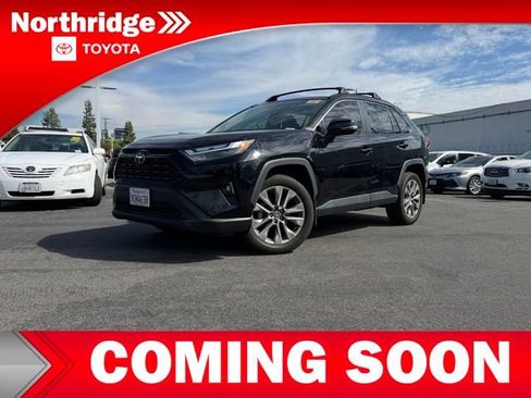 Used 2023 Toyota RAV4 XLE Premium image 2