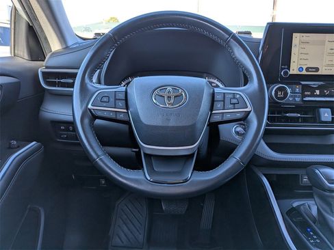 Used 2023 Toyota Highlander L image 16