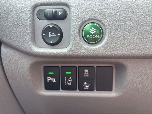 Used 2016 Honda Pilot Touring image 18