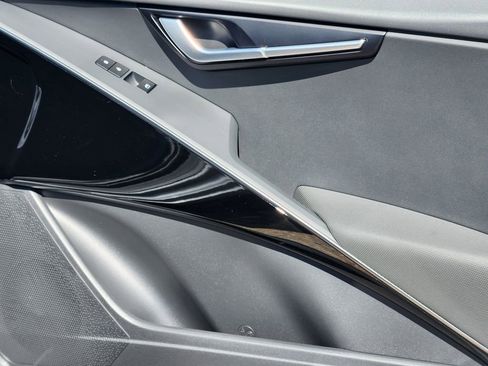 New 2025 Kia Niro EX image 15