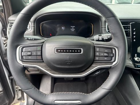 Used 2022 Jeep Wagoneer Series III w/ Premium Group I AWD/4WD image 19