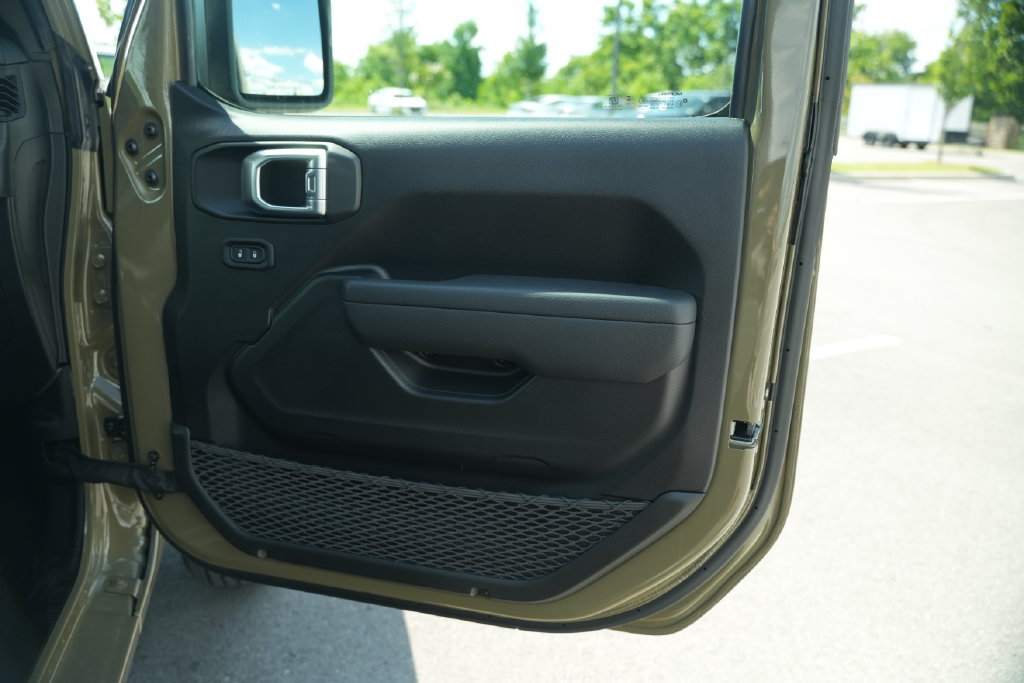 New 2026 Jeep Gladiator Sport w/ Dual Top Group AWD/4WD image 18