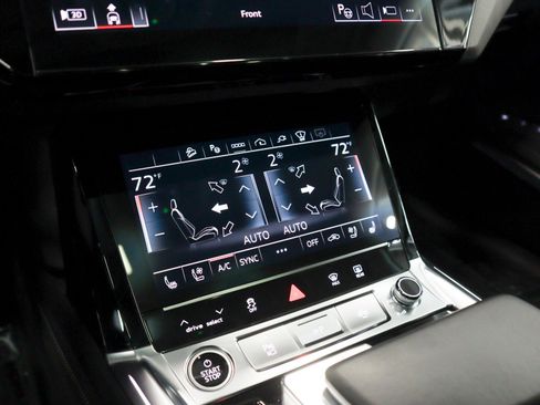 Used 2024 Audi Q8 e-tron Prestige image 20