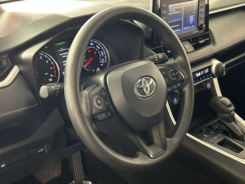 Used 2022 Toyota RAV4 XLE w/ Convenience Package FWD image 15