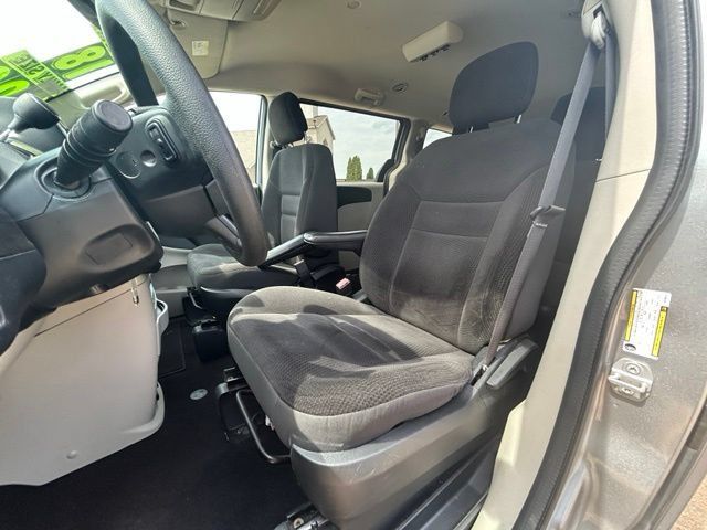 Used 2018 Dodge Grand Caravan SE w/ UConnect Hands-Free Group FWD image 18