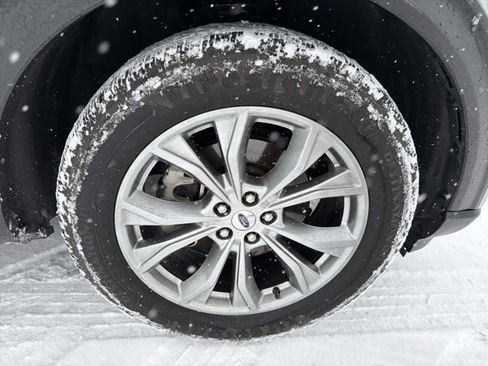 Used 2022 Ford Explorer XLT w/ Equipment Group 202A image 3