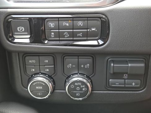 New 2026 GMC Yukon XL Denali w/ Denali Reserve Package AWD/4WD image 15