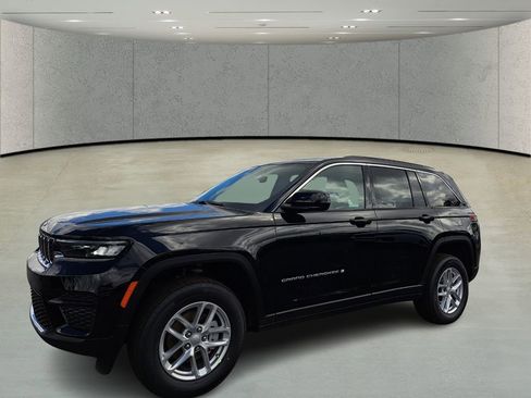 New 2026 Jeep Grand Cherokee Laredo RWD image 1