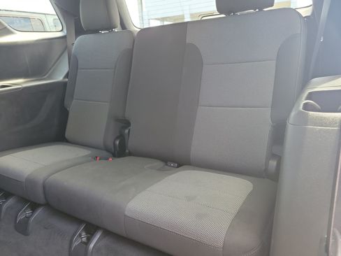 Used 2023 Chevrolet Traverse LT FWD image 9